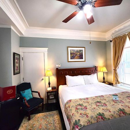 Chipman Hill Suites - Pratt House Сент-Джон Екстер'єр фото